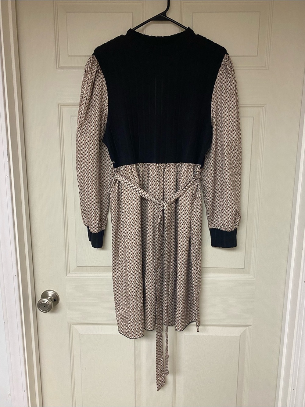 SHEIN Black Bodice Chevron Print Long Sleeve Tie-Waist Dress